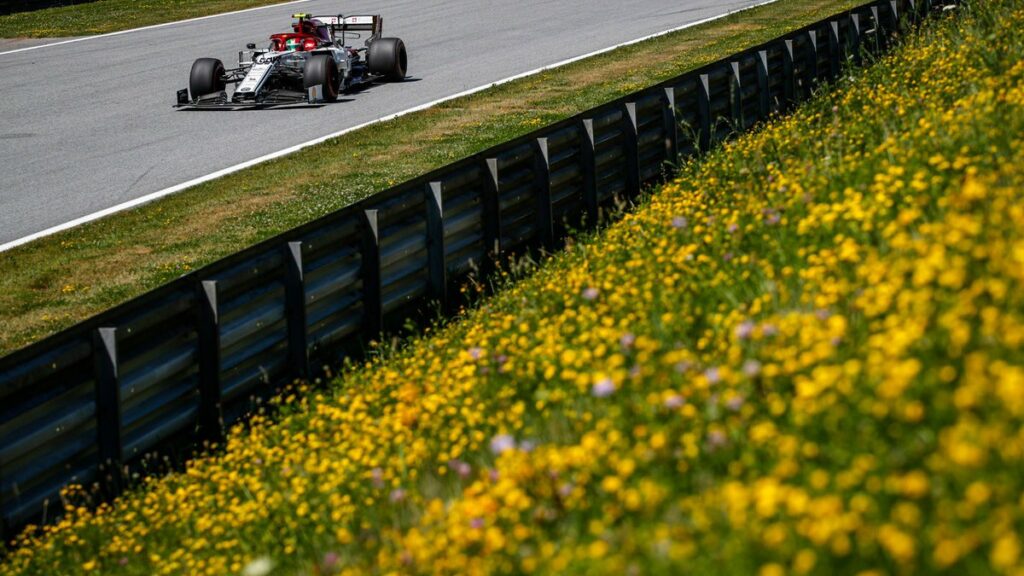 Alfa Romeo boucle 226 tours de circuit pour Pirelli à Spielberg