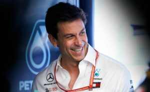 Quand Toto Wolff admet avoir giflé Kimi Räikkönen pour défendre George Russell !