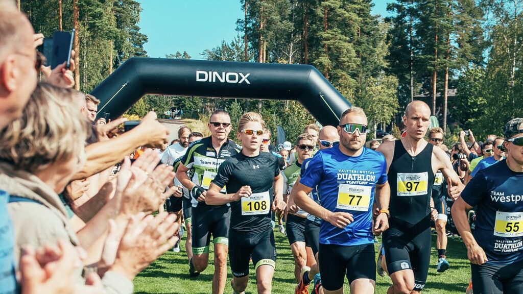 Valtteri Bottas profite de la trêve pour participer à son Duathlon en Finlande