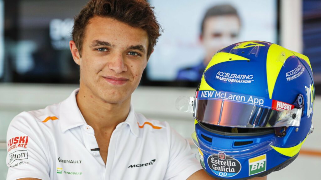 Lando Norris présente un casque spécial aux couleurs de Valentino Rossi à Monza