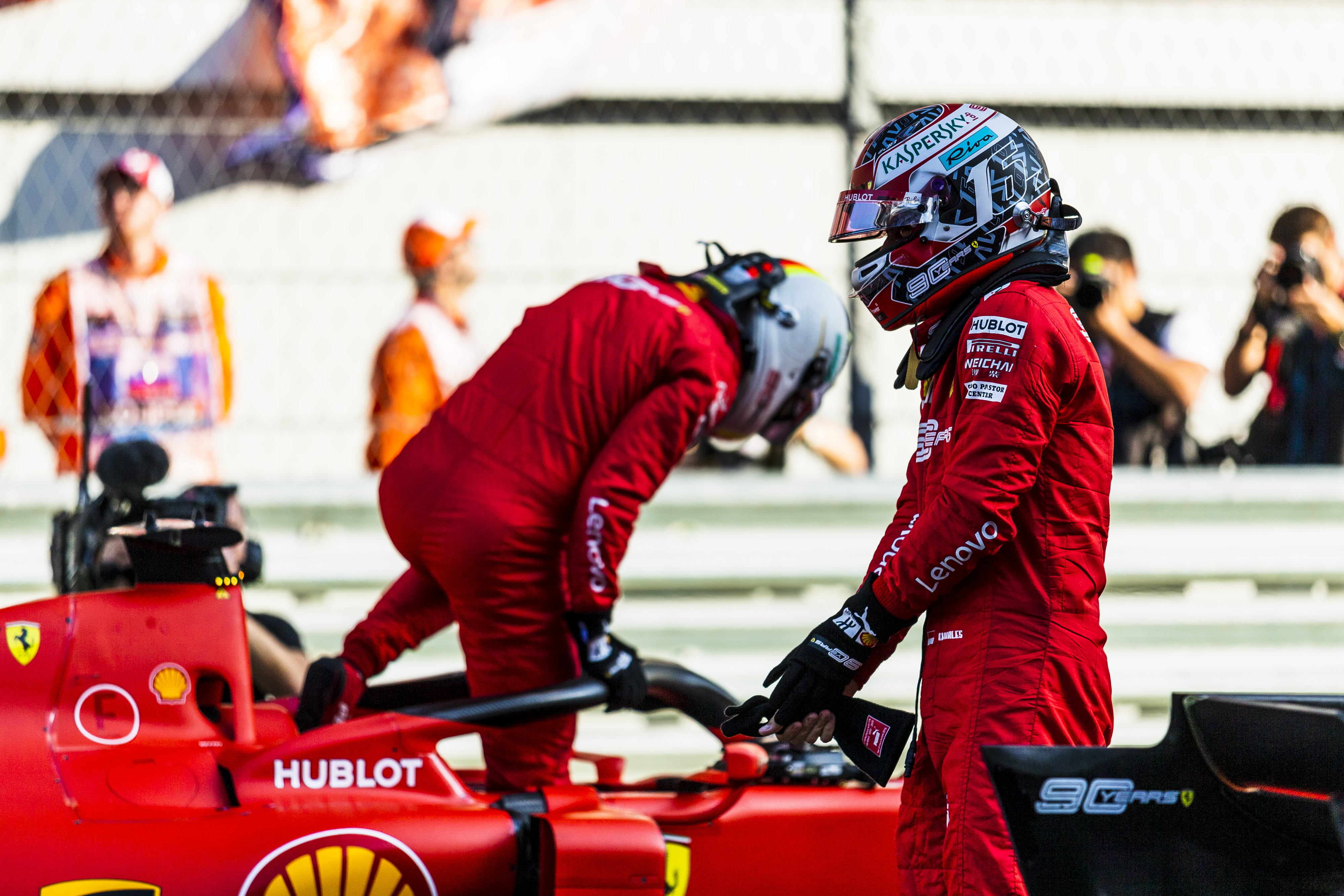 pilotes Ferrari sebastian Vettel et Charles Leclerc
