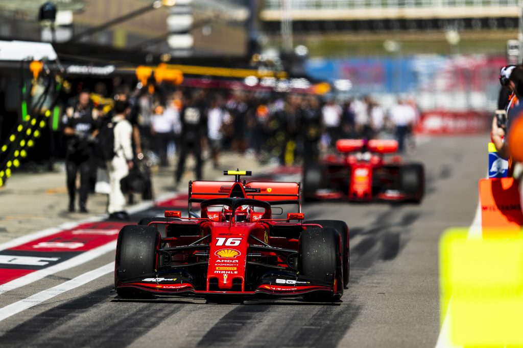 pilotes ferrari stand russie