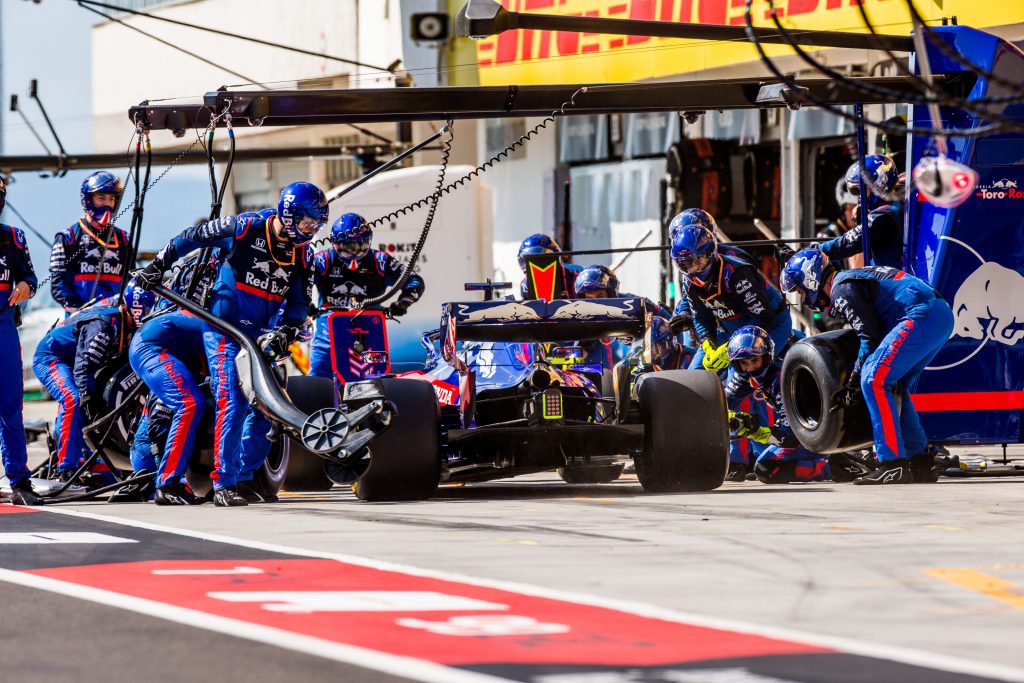 arrêt au stand toro rosso