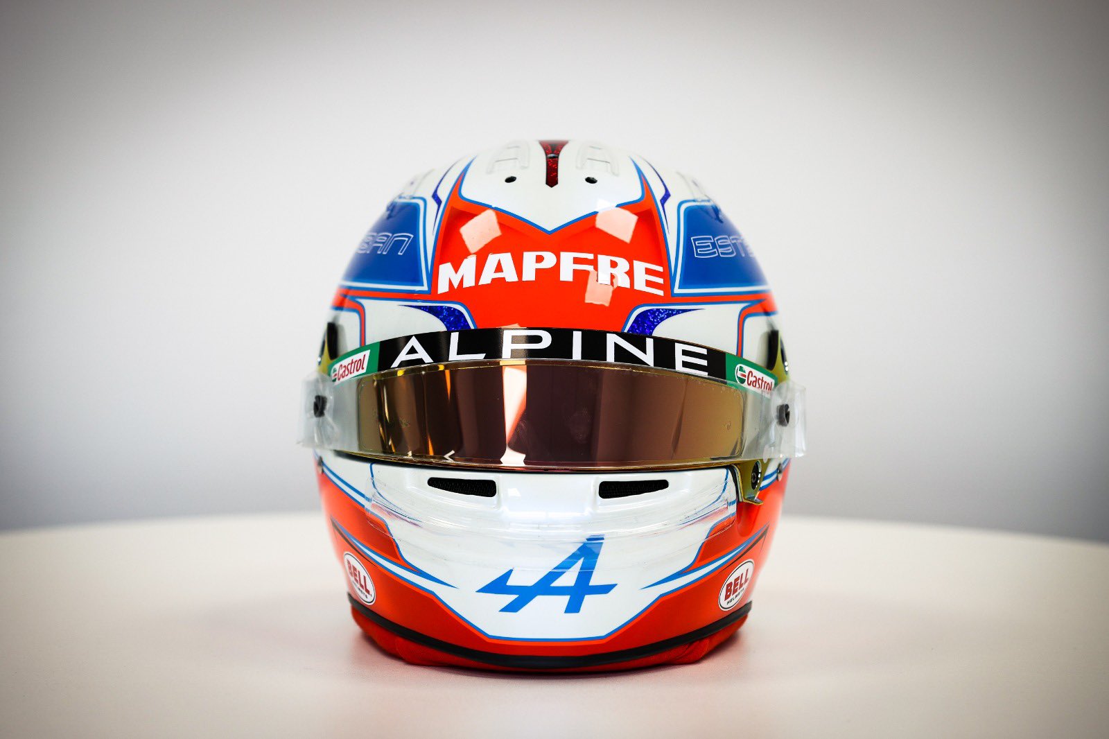 F1 - Esteban Ocon présente son casque "bleu, blanc, rouge"