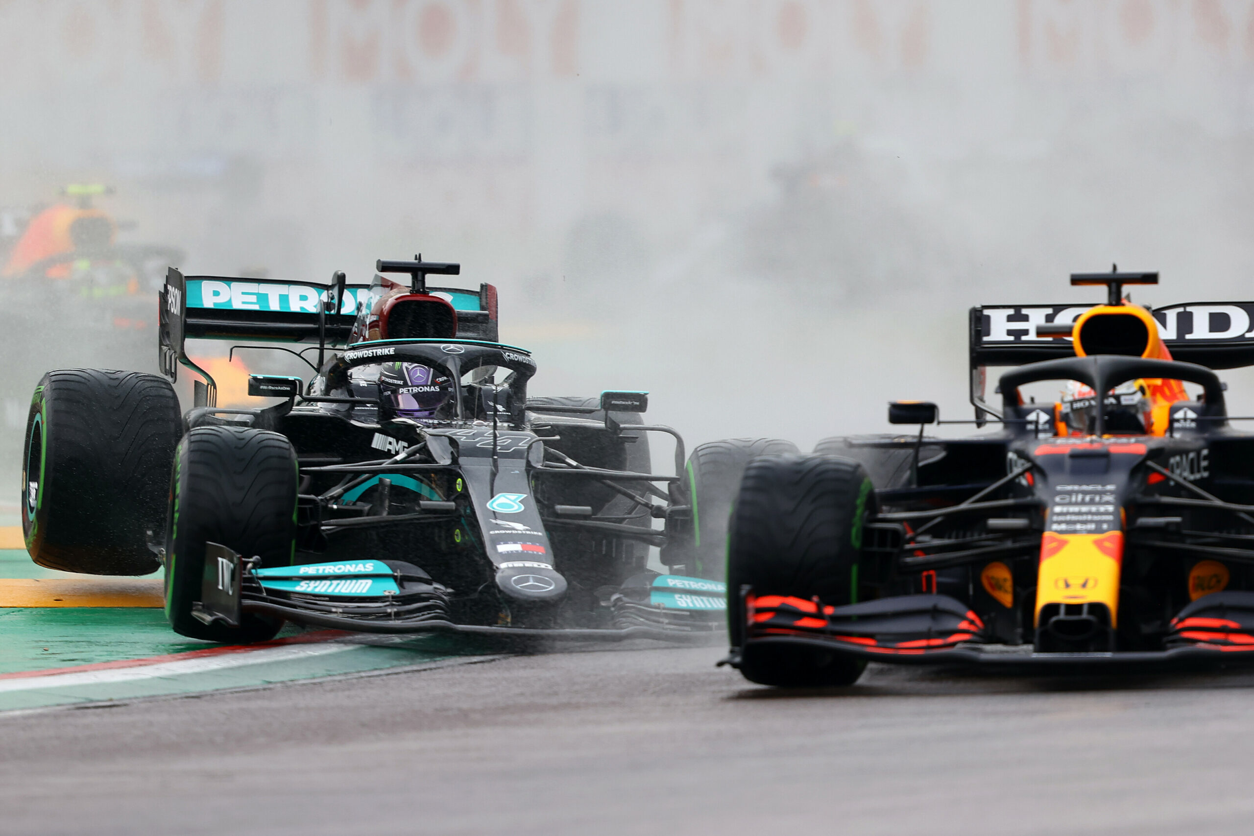 F1 - A Imola, Hamilton perdait six dixièmes par tour avec son aileron endommagé