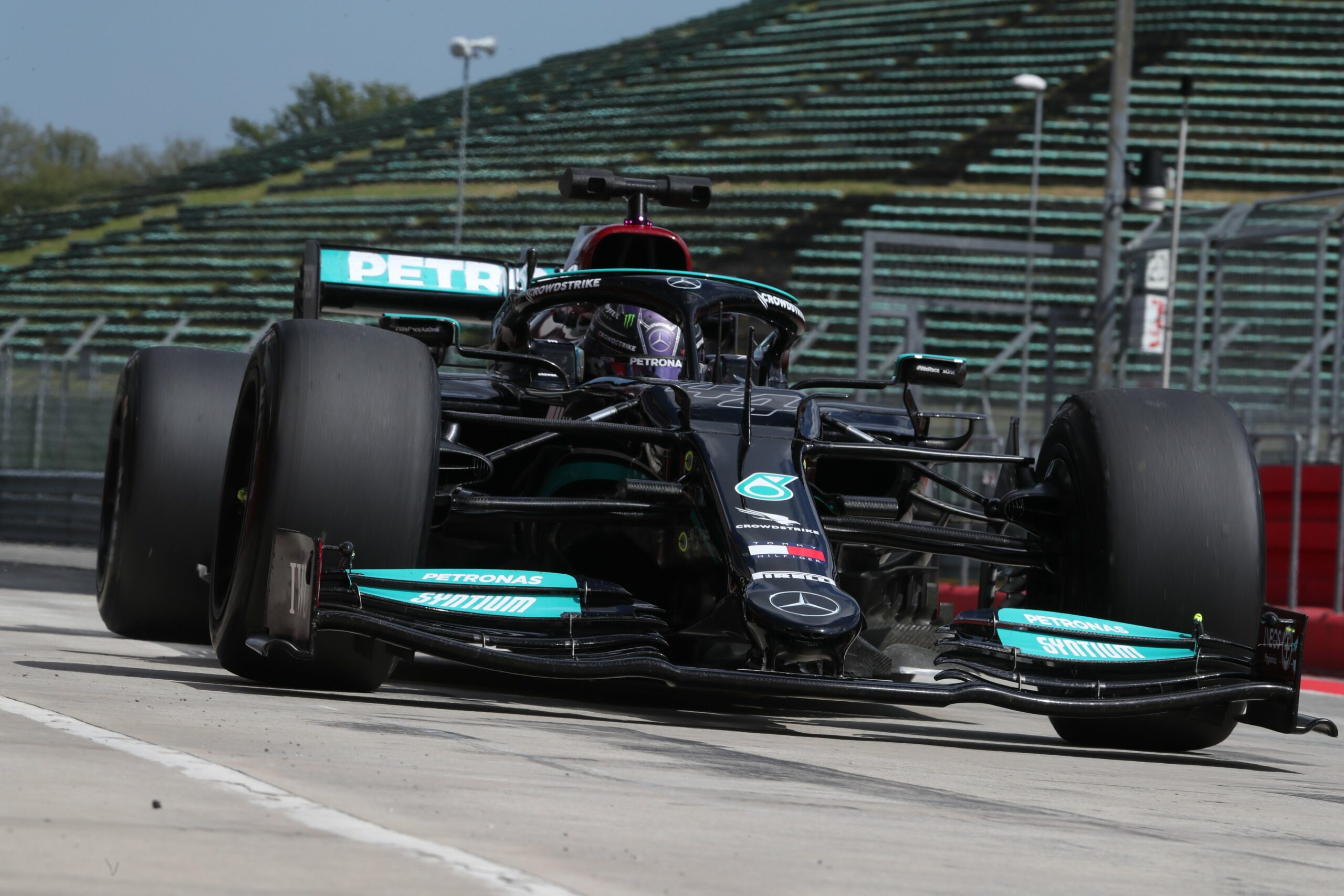 F1 - Lewis Hamilton boucle 130 tours à Imola avec les 18 pouces