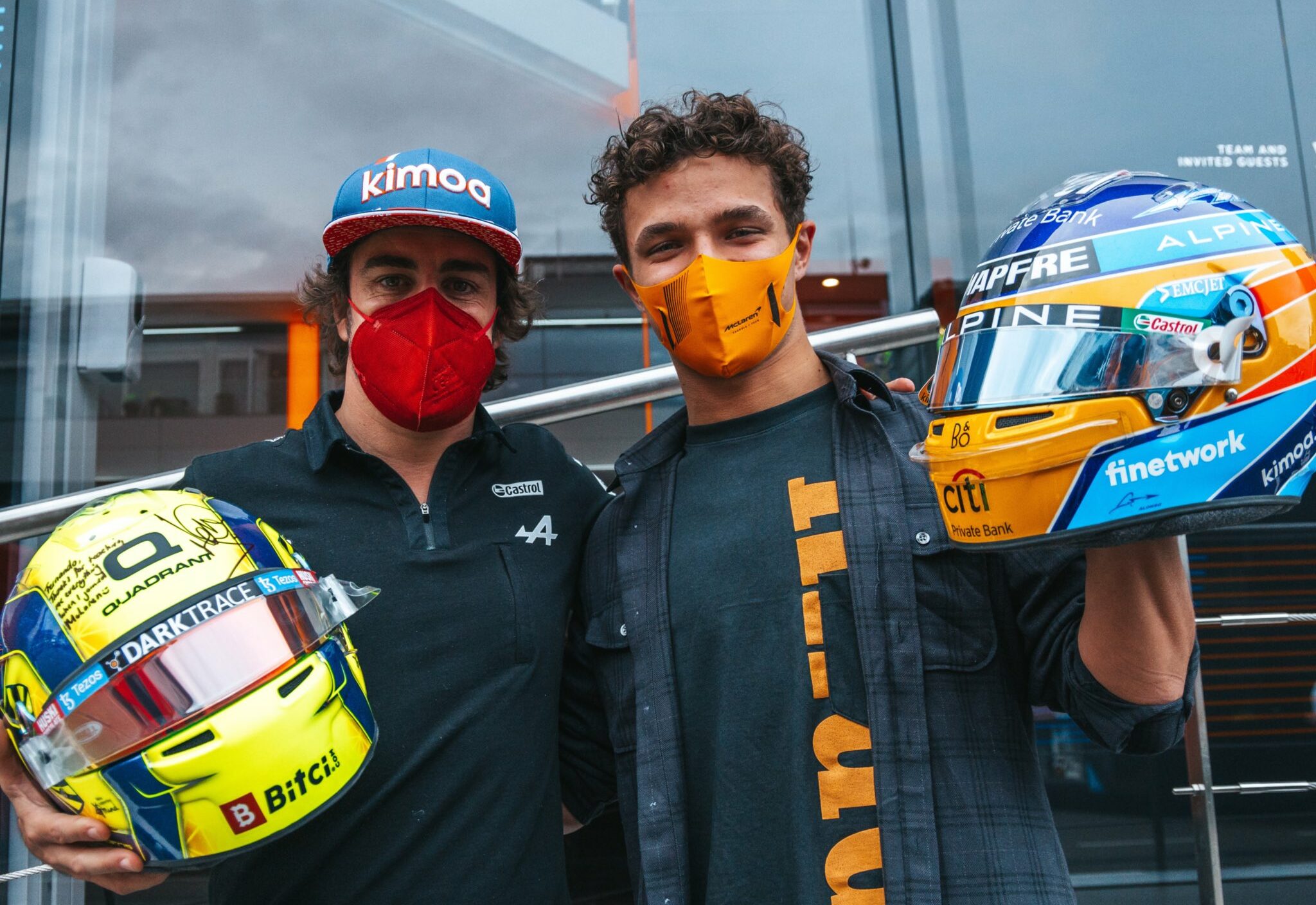 F1 - Alonso complète sa collection de casques avec celui de Norris