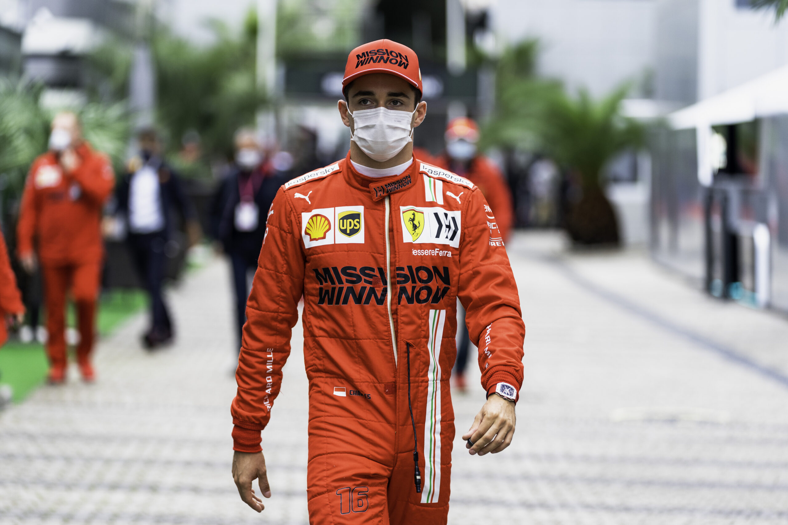 F1 - A Sotchi, Leclerc n'a pas voulu passer devant Sainz dans les stands