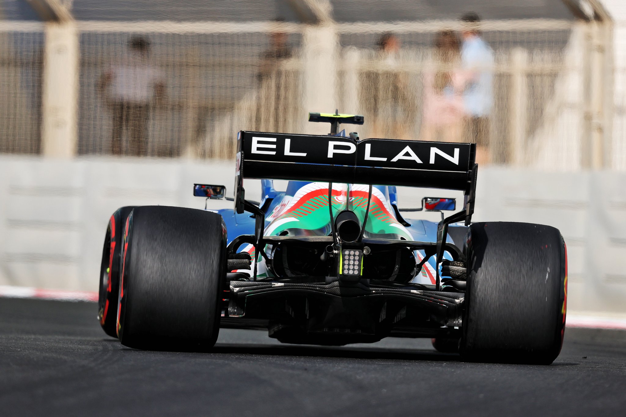F1 - Pourquoi l'inscription "EL PLAN" sur l'Alpine à Abou Dhabi ?