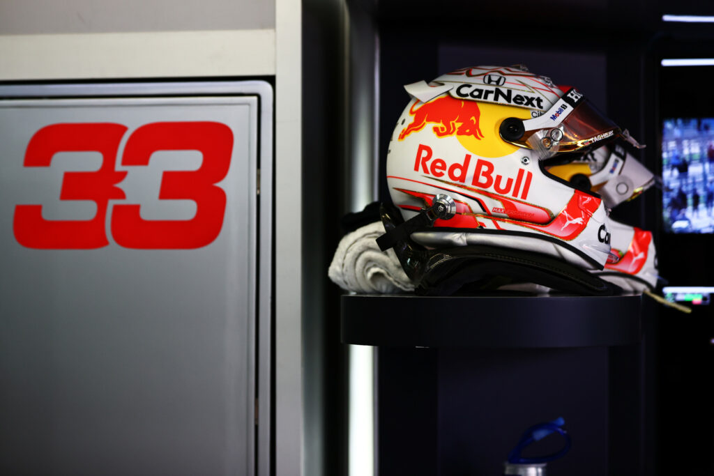 casque-verstappen-f1-2022