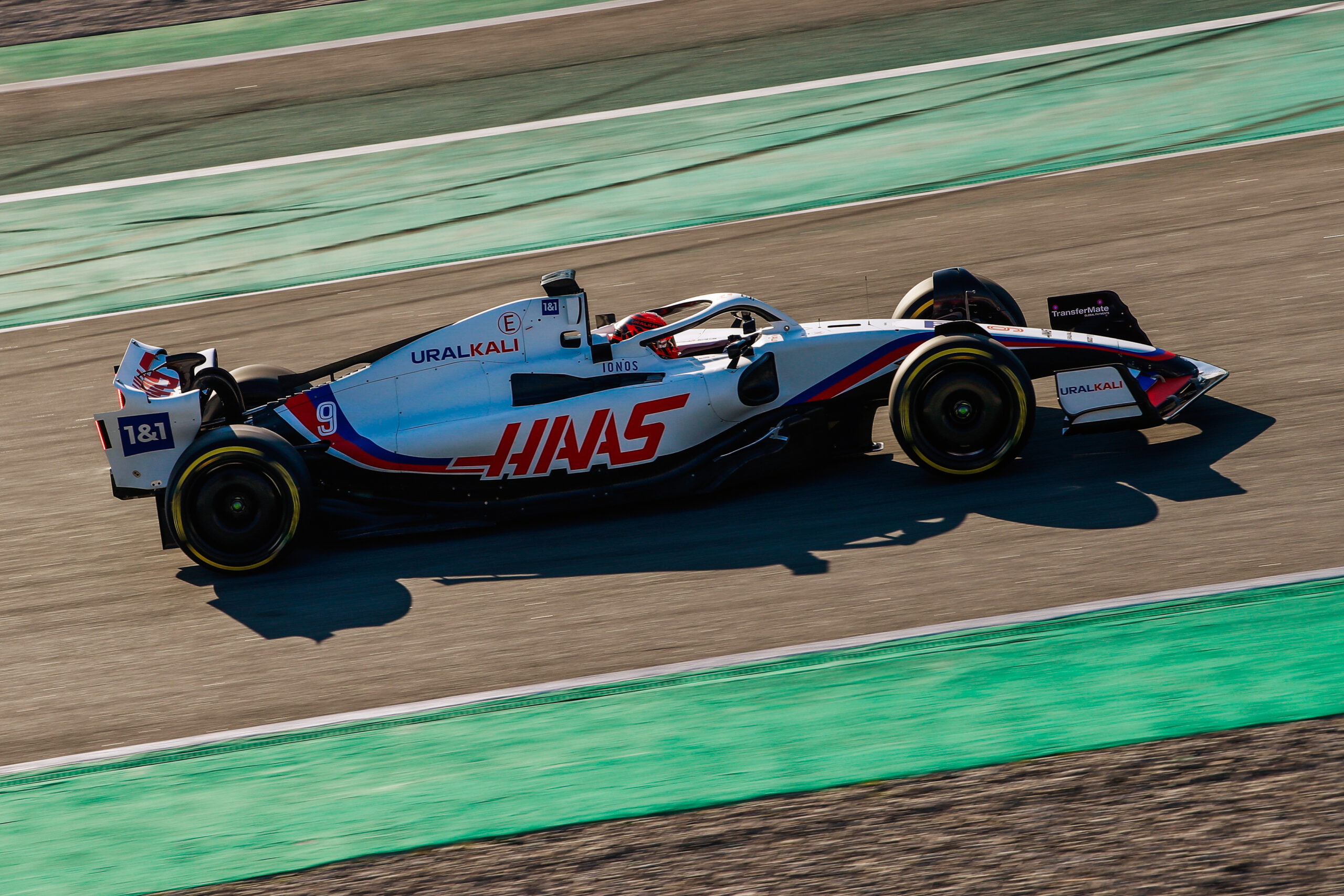 F1 - (Photos) : la Haas VF-22 en piste à Barcelone