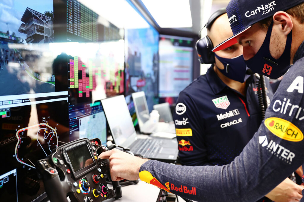 gianpiero-lambiase-max-verstappen-f1