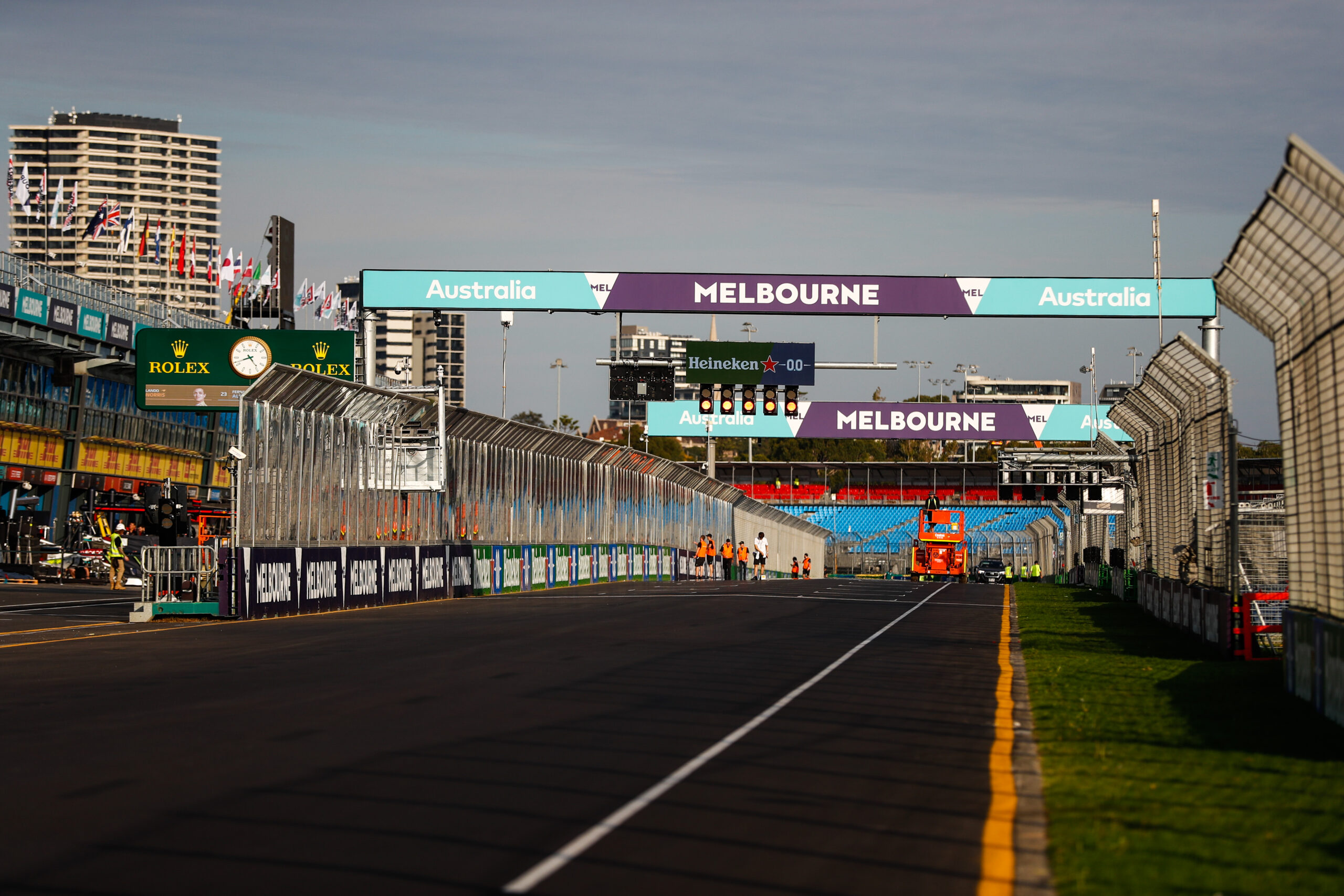 F1 - Un tour en embarqué avec la Safety Car de la F1 à Melbourne