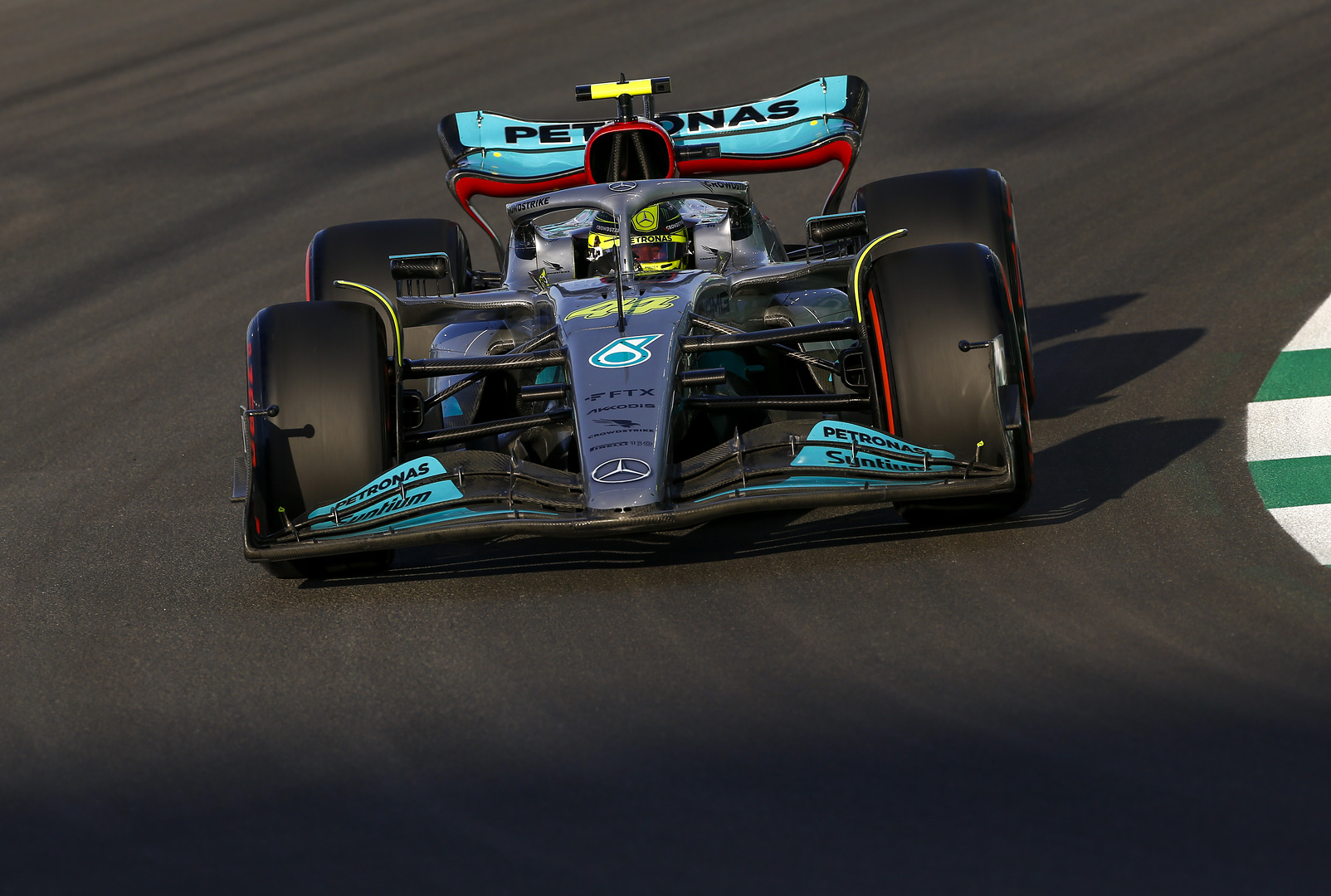 F1 - La Mercedes d'Hamilton inspectée par la FIA après le GP d'Arabie Saoudite