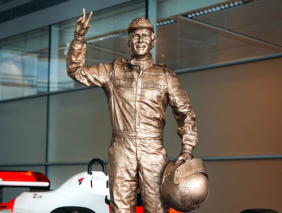 F1 - McLaren dévoile une structure en bronze de Niki Lauda
