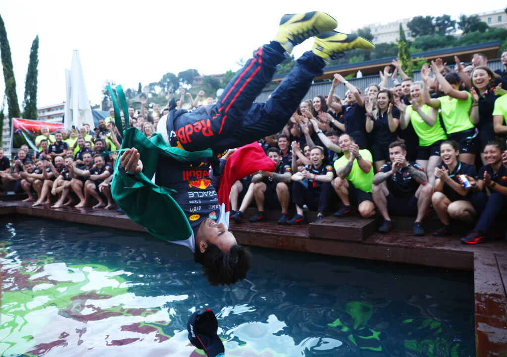 sergio-perez-piscine-monaco-f1