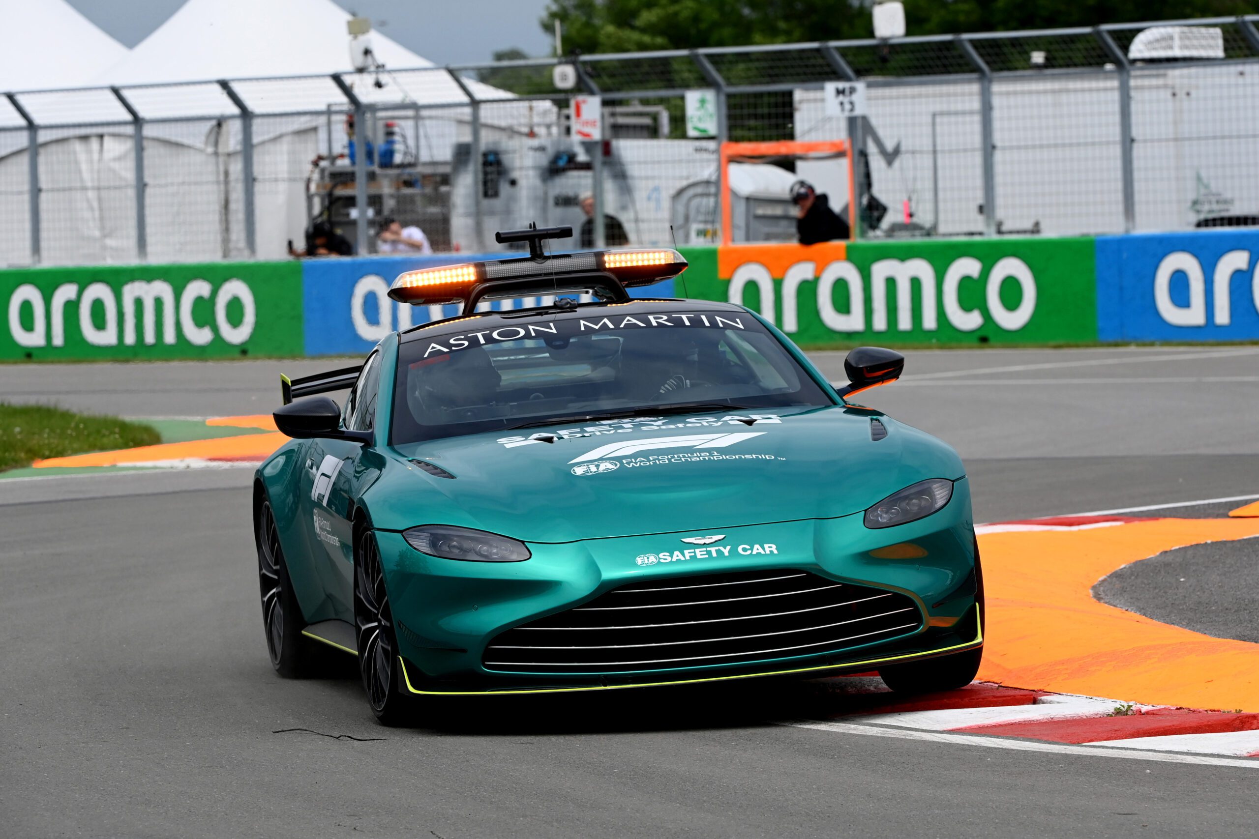 « La tortue » – Quand Max Verstappen se montrait critique du nouveau Safety Car Aston Martin