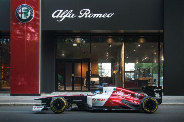 F1 - Photos : Bottas dans les rues de Milan avec une F1