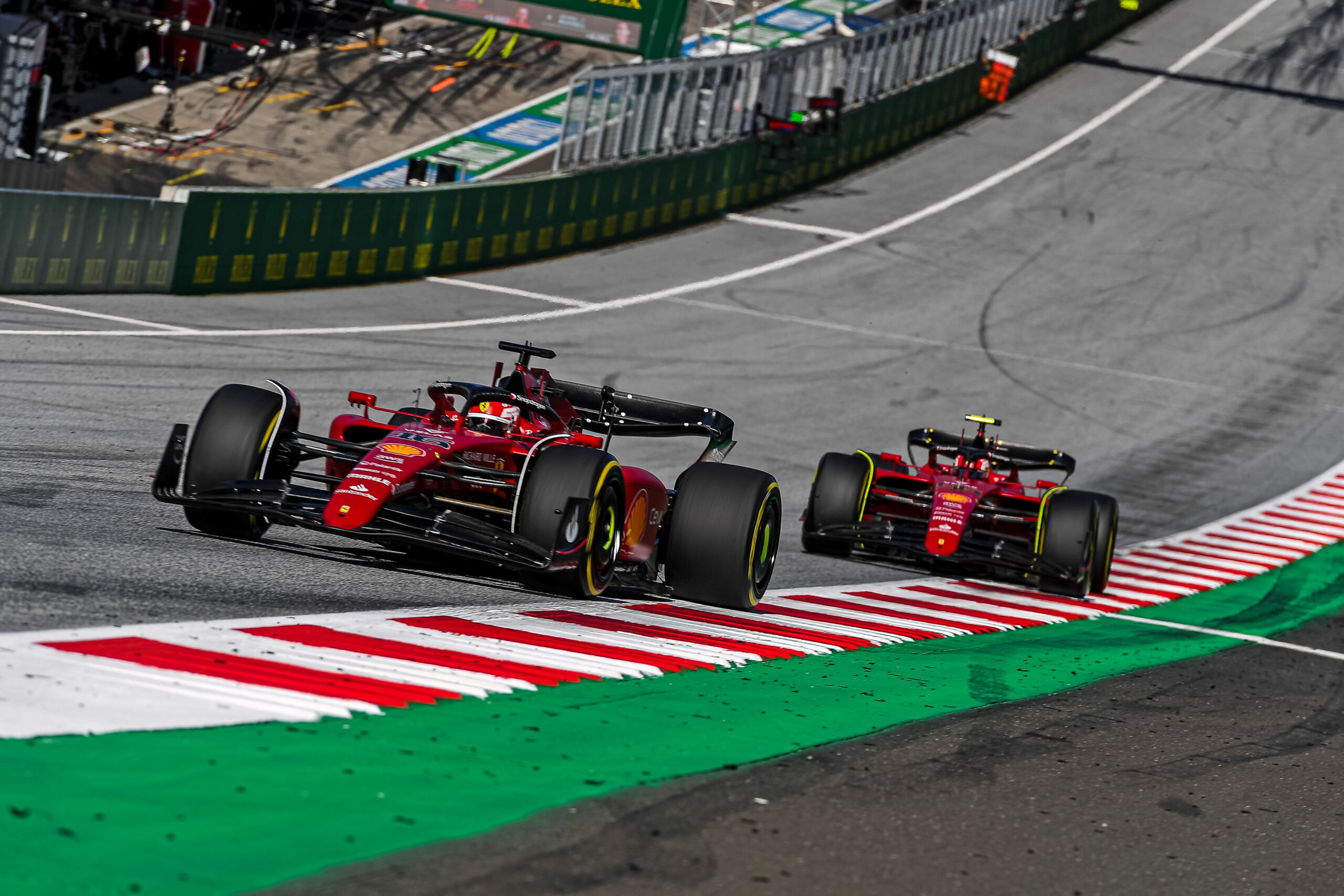 F1 - Les pilotes Ferrari conscients qu'une bataille interne profitera à Verstappen ce dimanche