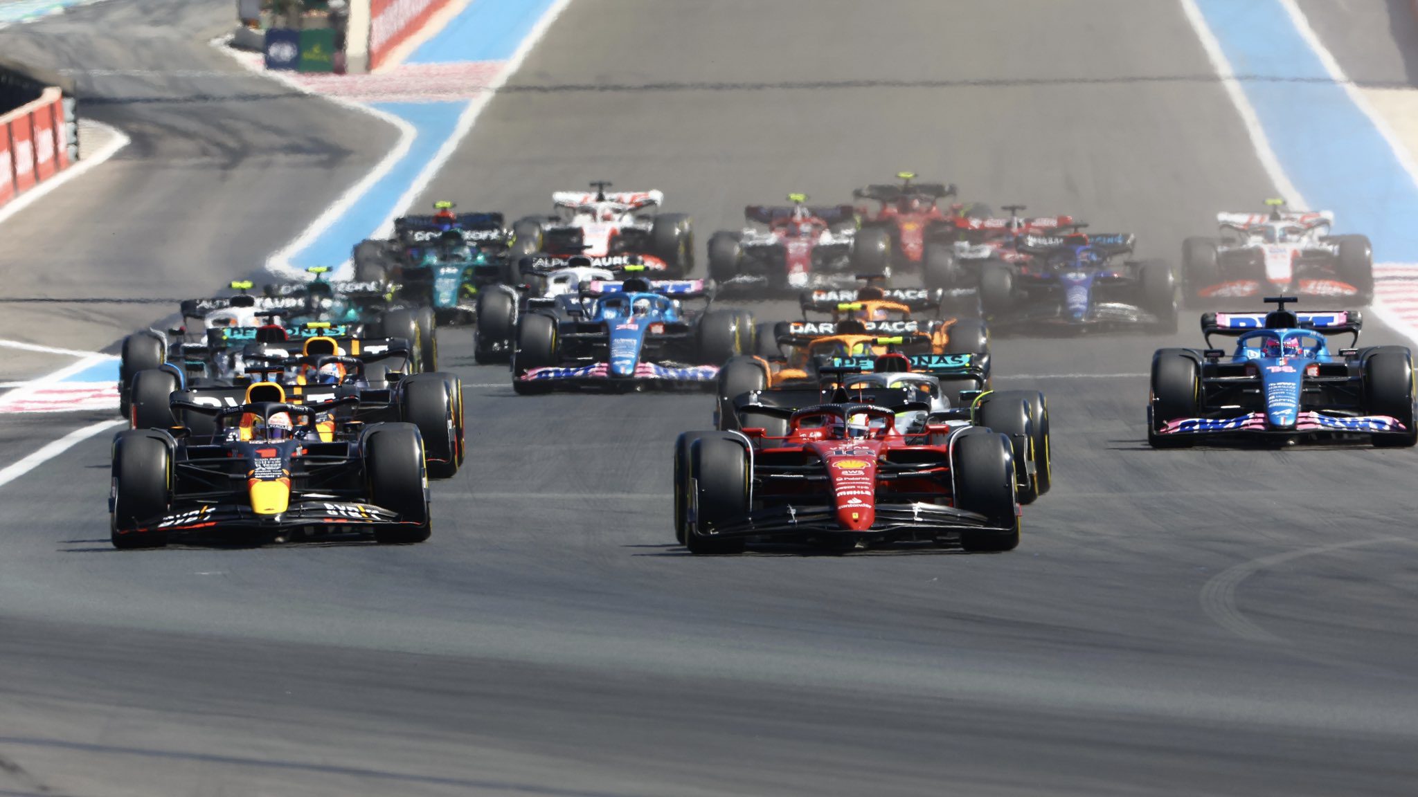 F1 - Max Verstappen remporte le GP de France devant les deux Mercedes
