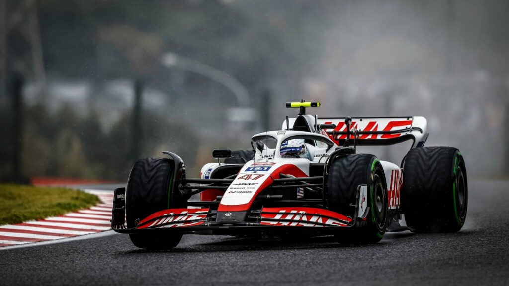 Mick Schumacher crashe sa F1 à la fin des EL1 à Suzuka
