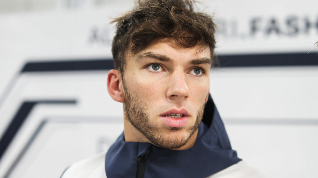 P17 sur la grille, Pierre Gasly fait la danse de la pluie pour la course