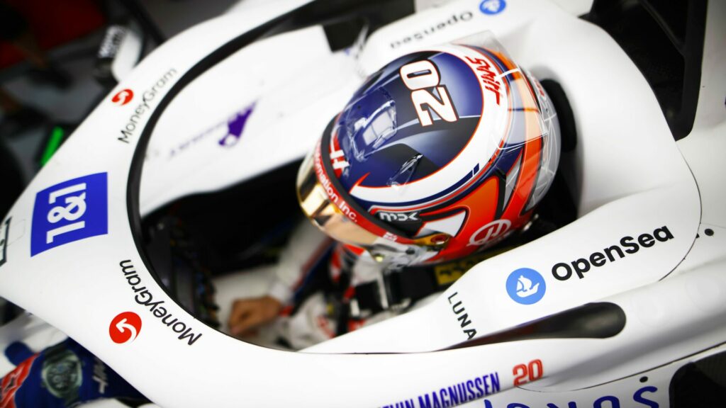 Vidéo : la joie dans le garage Haas après la pole de Magnussen au Brésil