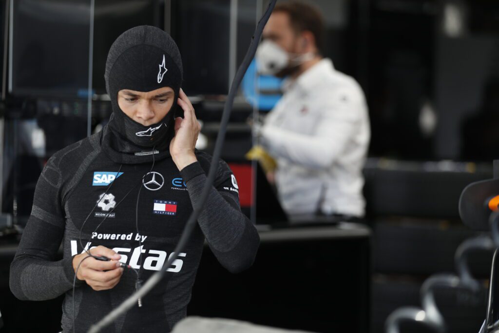 F1 - Mercedes livre Nyck de Vries en main propre à AlphaTauri