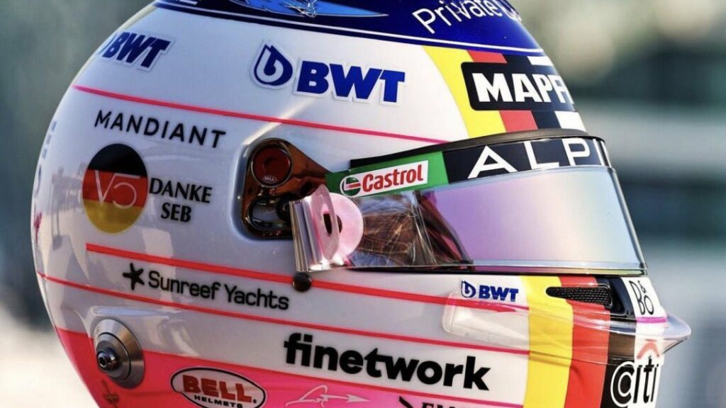 Alonso avec un casque hommage à Sebastian Vettel à Abou Dhabi