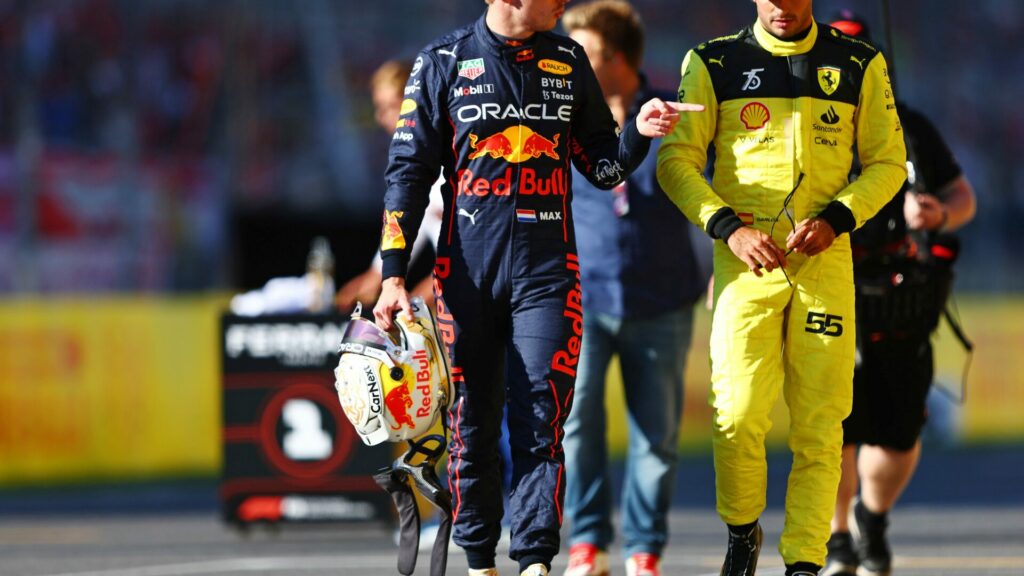 Sainz souligne la constante évolution de Verstappen au fil des ans
