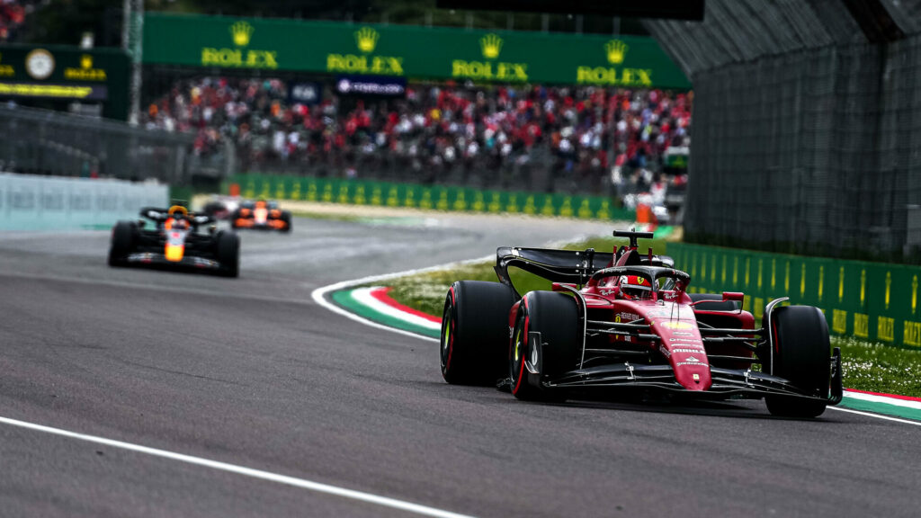 Damon Hill : « Ferrari a moins de travail que Mercedes pour la saison à venir »