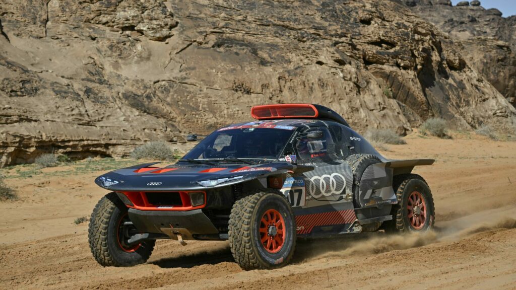 Comment Carlos Sainz a failli faire pénaliser son père au Dakar