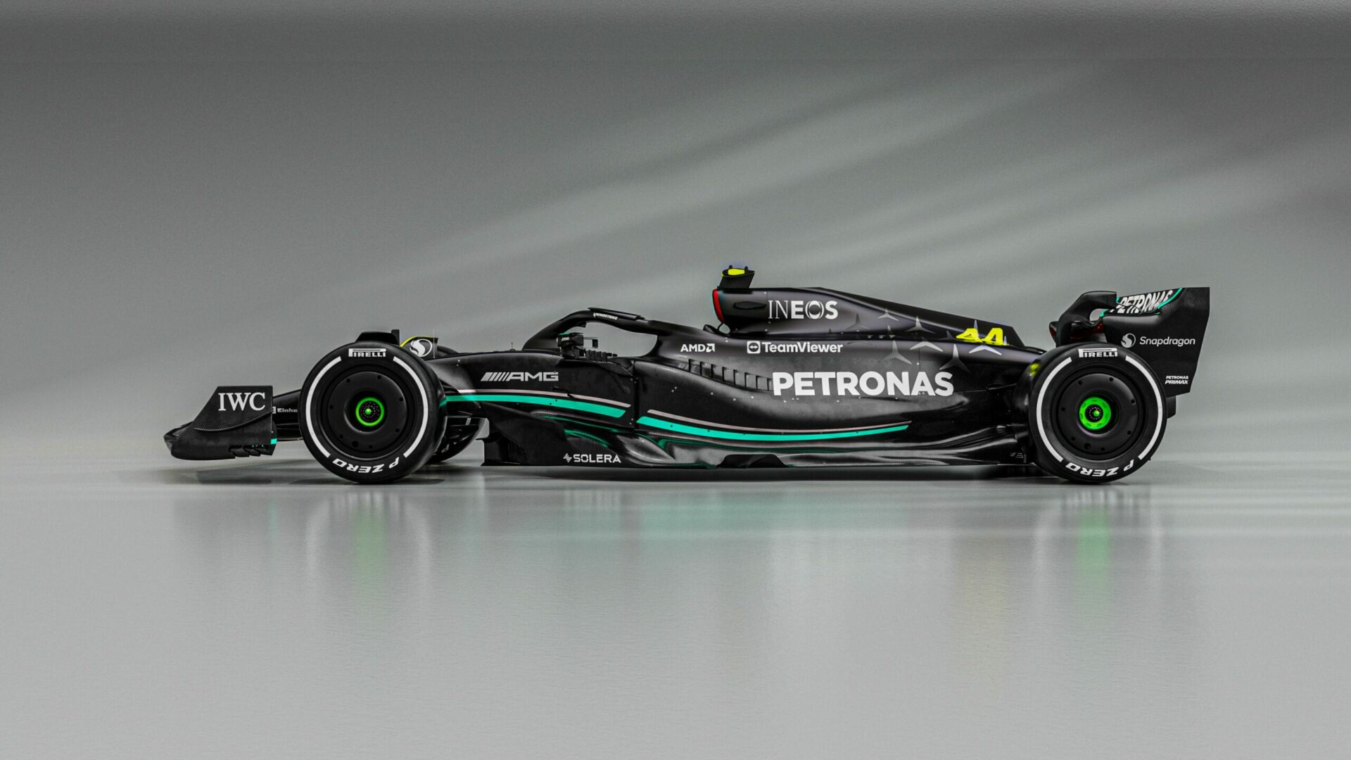 Mercedes présente sa F1 2023, la W14