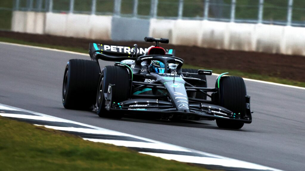 La Mercedes W14 a pris la piste (+ images)