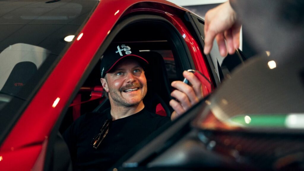 Valtteri Bottas reçoit son Alfa Romeo Giulia GTAm !