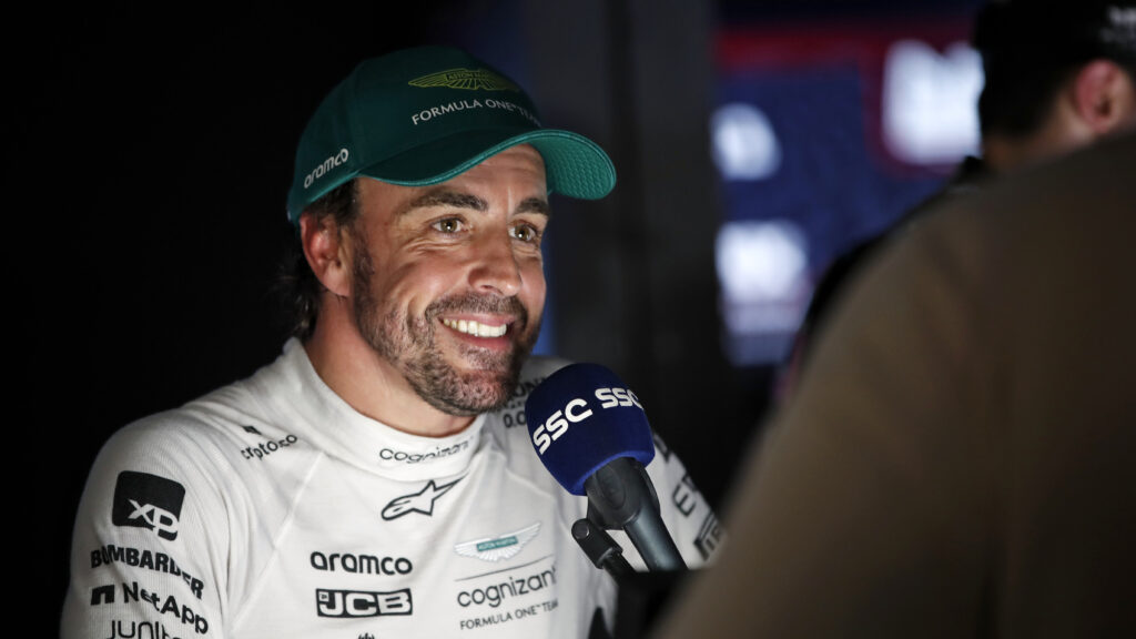 Alonso aux anges après sa cinquième place en qualifications à Bahreïn