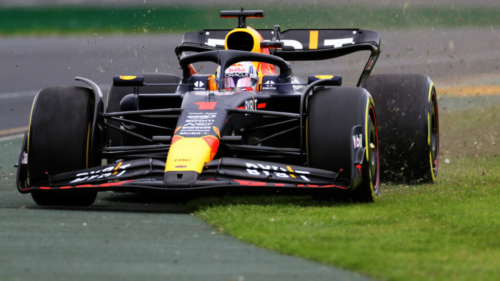 Verstappen a eu du mal sur un asphalte très glissant ce vendredi à Melbourne