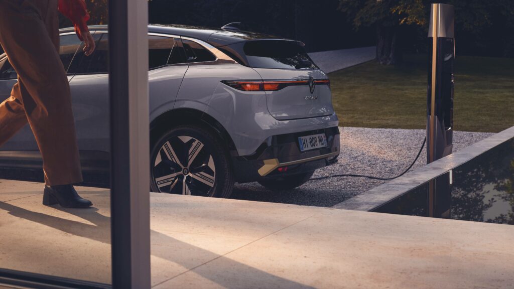 Renault lance l’application Plug Inn, le réseau de recharge électrique entre particuliers
