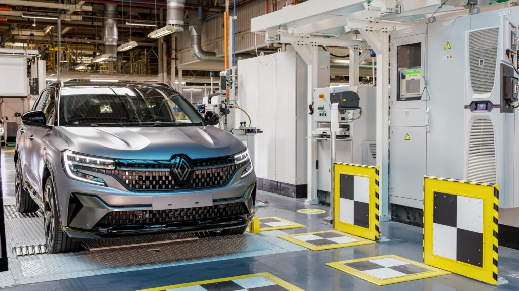 Comment Renault calibre son affichage tête haute nouvelle génération ?
