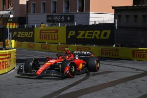 Carlos Sainz veut voir une Scuderia Ferrari plus constante en 2024