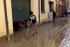 Yuki Tsunoda vient en aide aux sinistrés en Italie