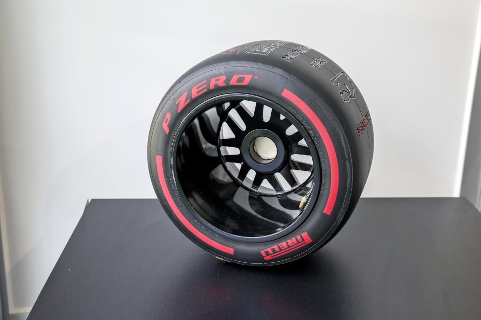 Des nouveautés chez Pirelli pour rendre la F1 plus durable