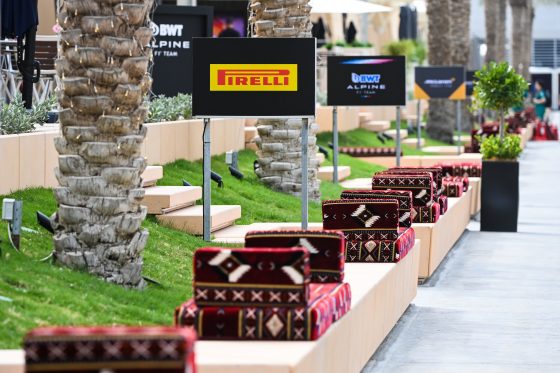 f1 paddock sakhir bahrein gp 