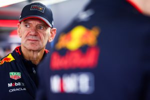 Red Bull rappelle qu’Adrian Newey est sous contrat jusqu’en 2025