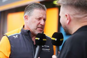Zak Brown s’inquiète d’un potentiel transfert de Max Verstappen chez Mercedes