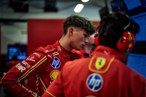 Vidéo – Le crash entre Alex Albon et Oliver Bearman en EL1
