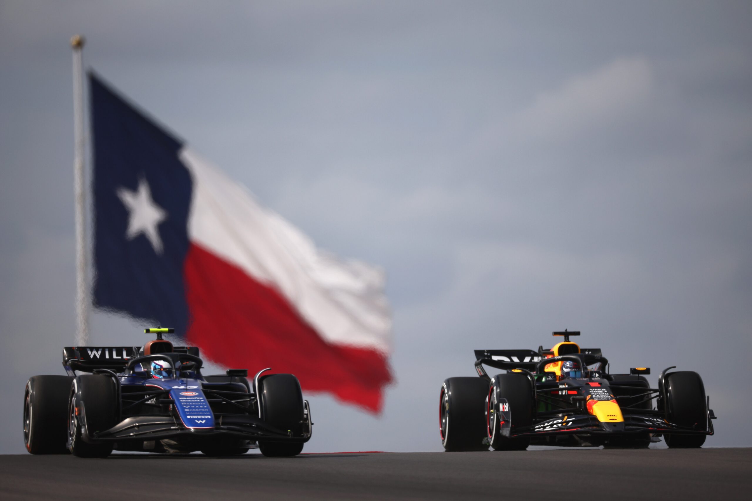 Franco Colapinto (Williams) et Max Verstappen (Red Bull) - ©️ Red Bull Content Pool