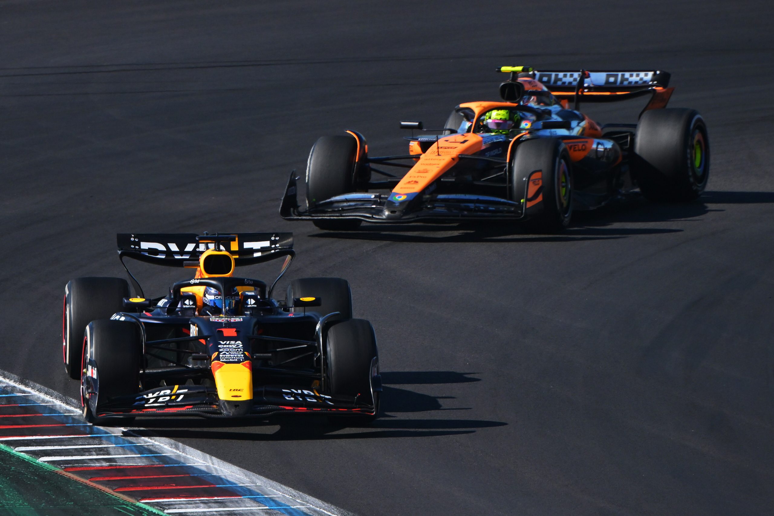 Max Verstappen (Red Bull) et Lando Norris (McLaren) - ©️ Red Bull Content Pool