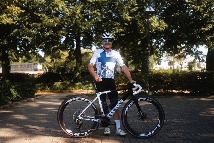 Valtteri Bottas avant les championnats du monde gravel 2024 - ©️ Instagram @valtteribottas / Thomas Maheux