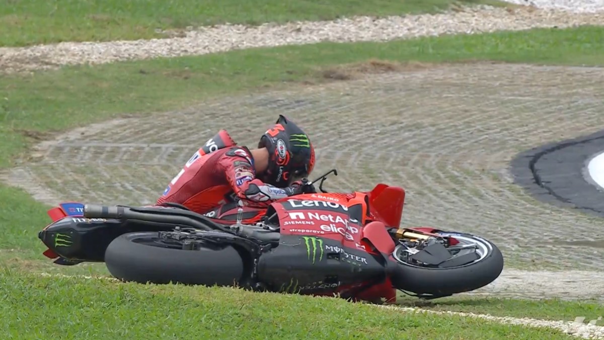 Pecco Bagnaia au sol